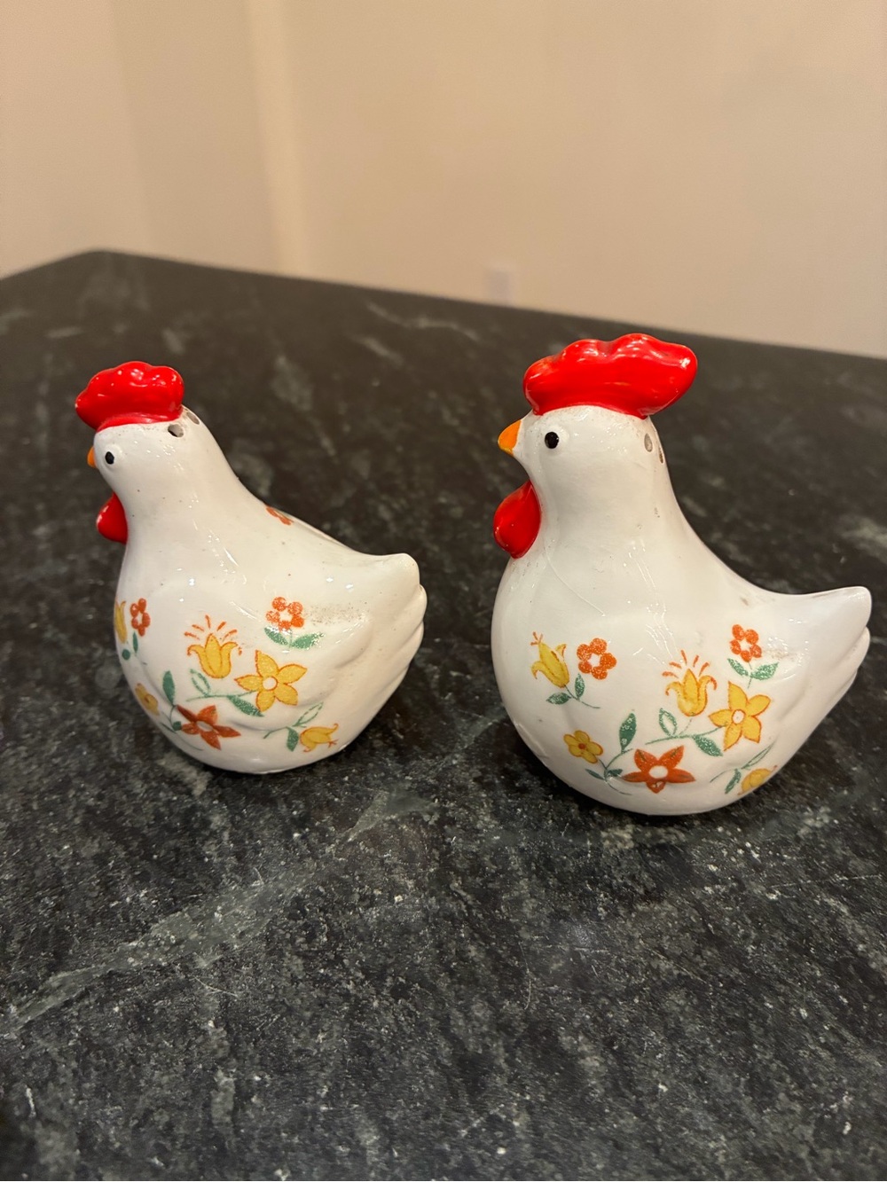 Inarco Japan Chicken Salt And Pepper Shaker Set with Red Accents